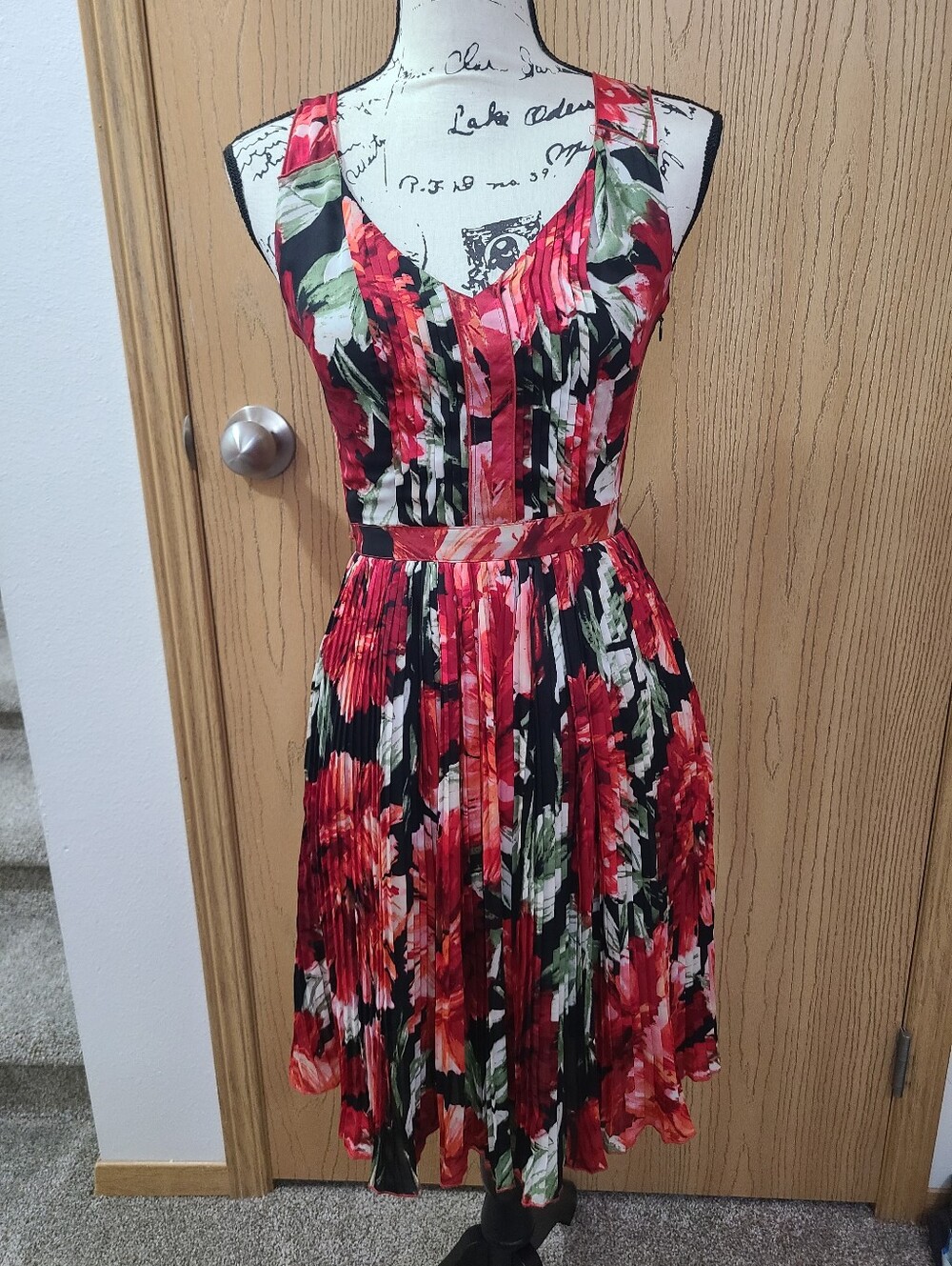 White House Black Market Pleated Floral V-neck A-line Dress Wedding Guest - Picture 1 of 4